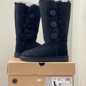 UGG Australia Bailey Button Boots in black NIB!